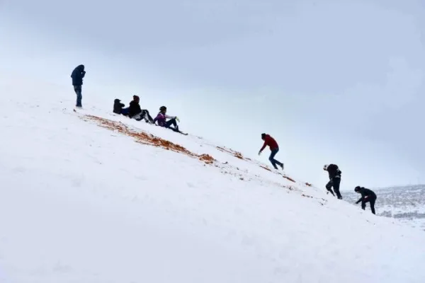 撒哈拉沙漠罕见暴雪：部分地区积雪深1米