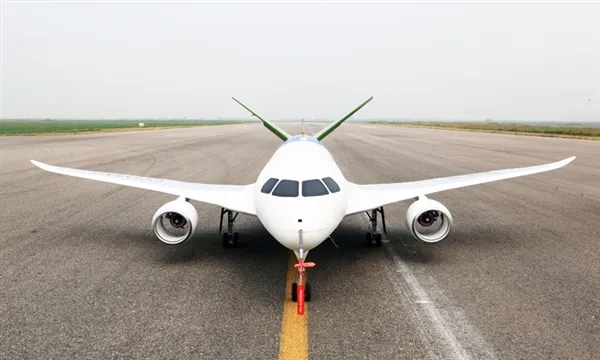 领先波音空客！国产“灵雀B”验证机成功首飞