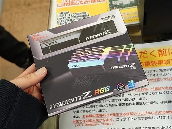 芝奇9000元天价DDR4内存开卖：128GB七彩跑马灯！