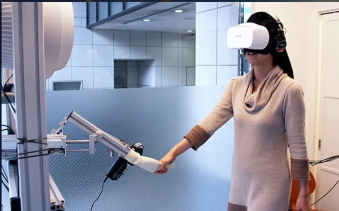 憋撒手！株式会社推出可在VR中真正手牵手的VR旅游外设，意在消除VR孤独症