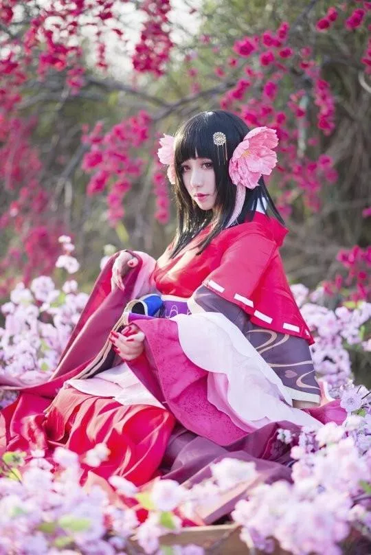 身材火辣颜值爆表！真正大师级Cosplay美女图集