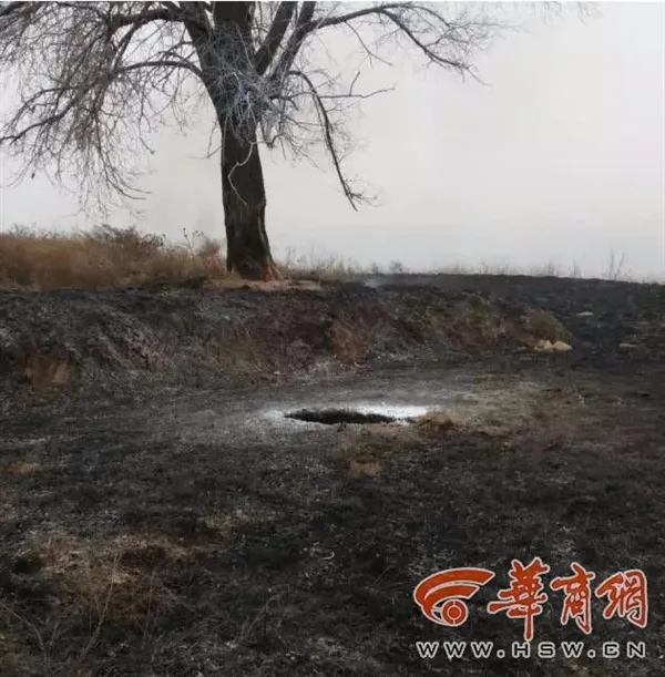 陕西村庄上空掉不明物体 砸大坑并起火