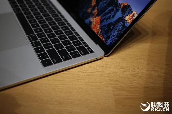 史上最轻薄！新Macbook Pro图赏/上手视频：触控屏逆天