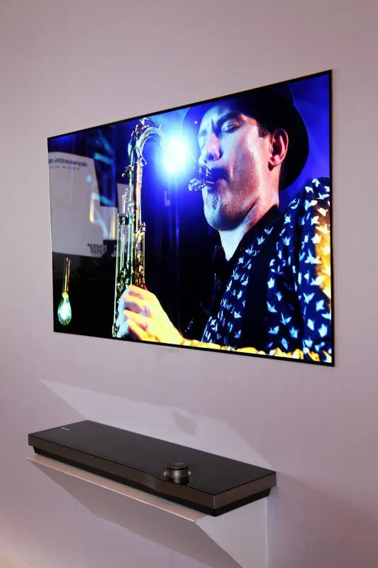 创维发布了“一张”电视：3.6mm厚售价十万
