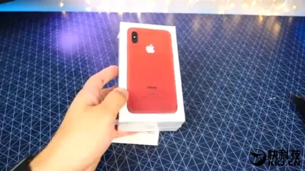 国外小哥搞来一台iPhone 8真机：开机后欲哭无泪