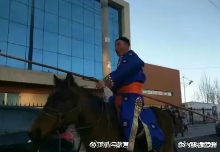 彻底解释不清了！内蒙古小学生骑马上学有图有真相