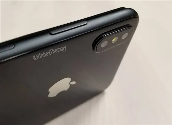 差距惊人！iPhone 8/Note 8定妆照对比：你更喜欢谁？