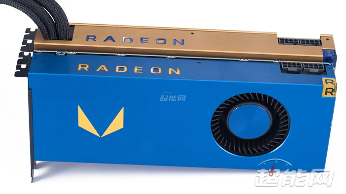 AMD Radeon Vega Frontier水冷版图赏：身披黄金甲，最强Vega？