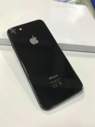 iPhone新机模型机曝光 玻璃背面抢眼