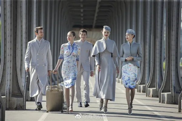 海南航空推第五代空姐制服：时尚旗袍美哭