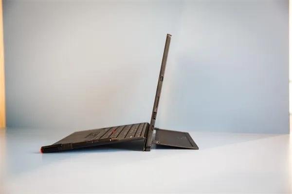 苏婆劲敌！联想2代ThinkPad X1平板图赏：2K屏/手写笔