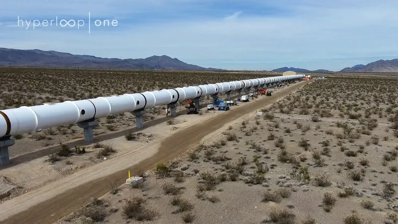 不再裸跑，Hyperloop One公布500米长超级高铁测试管道