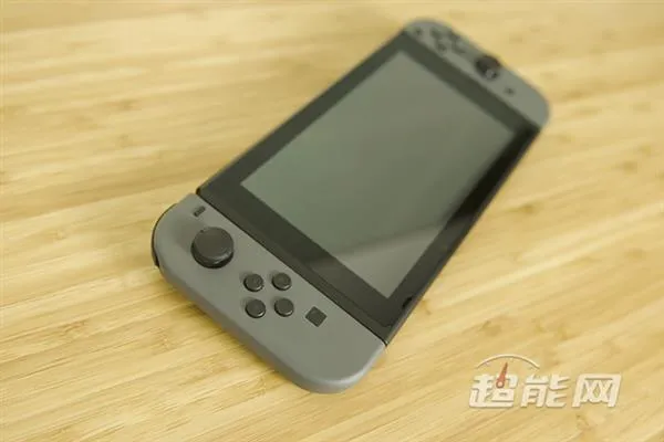 地表最强掌机？任天堂Switch开箱 黑边感人