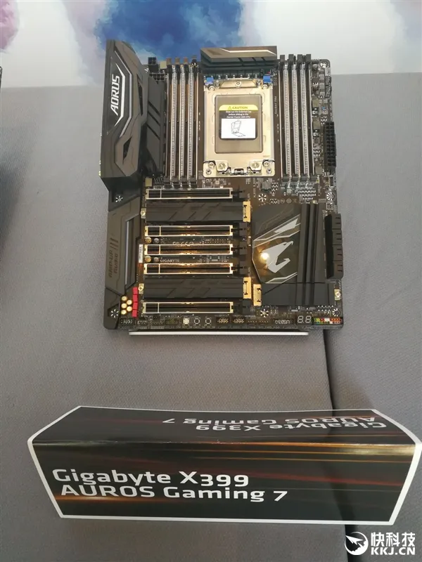 史上最奇葩插座！AMD X399主板大军来袭