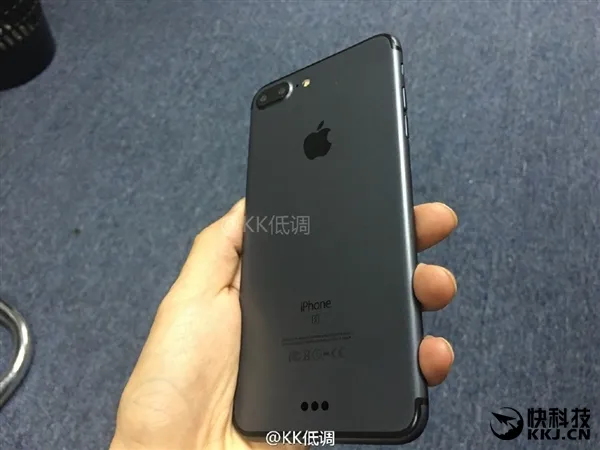 黑色版iPhone 7 Plus曝光：眼前一亮！