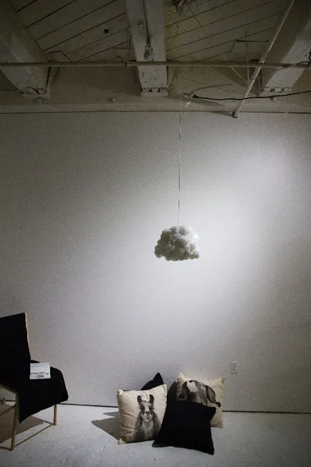 美设计师推出“浮云”灯 通过不同颜色LED模式响应室内声音变化