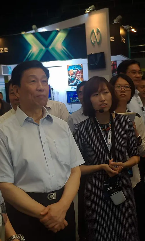 国家副主席李源潮莅临FUZE游戏机科幻嘉年华展台